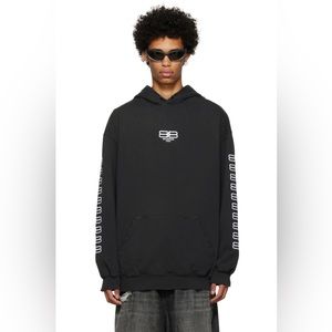 AUTHENTIC - Brand new- BALENCIAGA
Black BB Paris Icon Hoodie